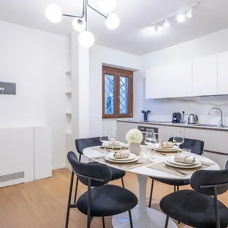 Apartment Centre Luxury, 2bdr, Sleeps 5
