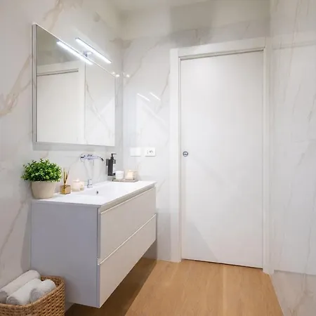 Apartment Centre Luxury, 2bdr, Sleeps 5 *