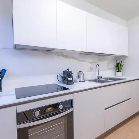 Centre Luxury, 2bdr, Sleeps 5 Apartment *