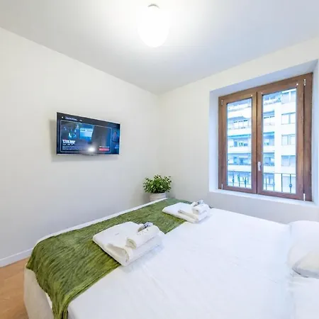 Centre Luxury, 2bdr, Sleeps 5 * Mailand