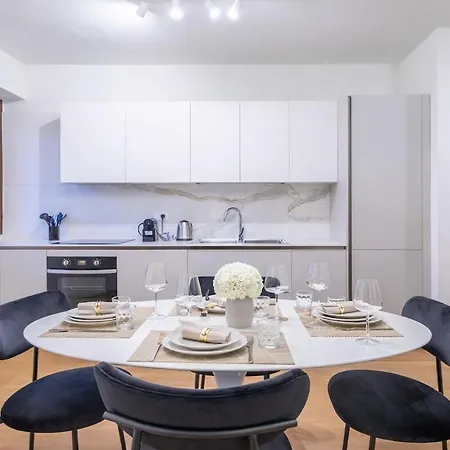 Centre Luxury, 2bdr, Sleeps 5 * Mailand